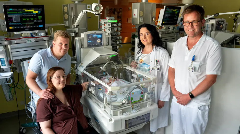 Tom, Jessica und Tamina gemeinsam mit Frau Prof. Pauline Wimberger und Herr Dr. Matej Komar