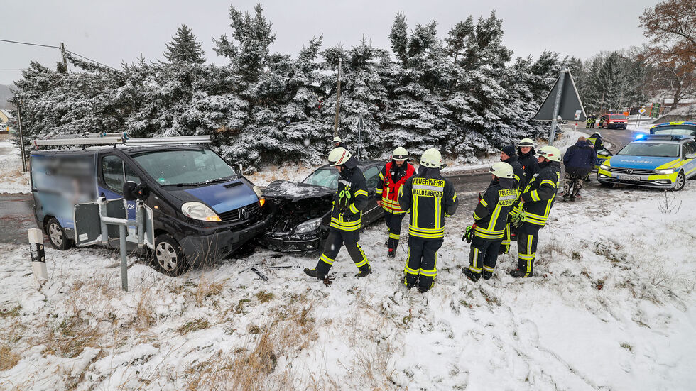 Zum Unfallzeitpunkt herrschten winterliche Straßenverhältnisse.