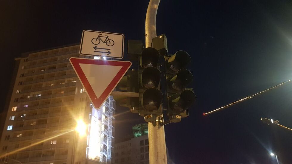 Die komplette Ampelanlage an der Kreutung fiel aus.