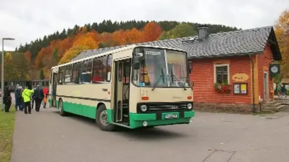 Auch dieser Ikarus 263.01 verkehrt heute im Stadtgebiet. Auch dieser Ikarus 263.01 verkehrt heute im Stadtgebiet.