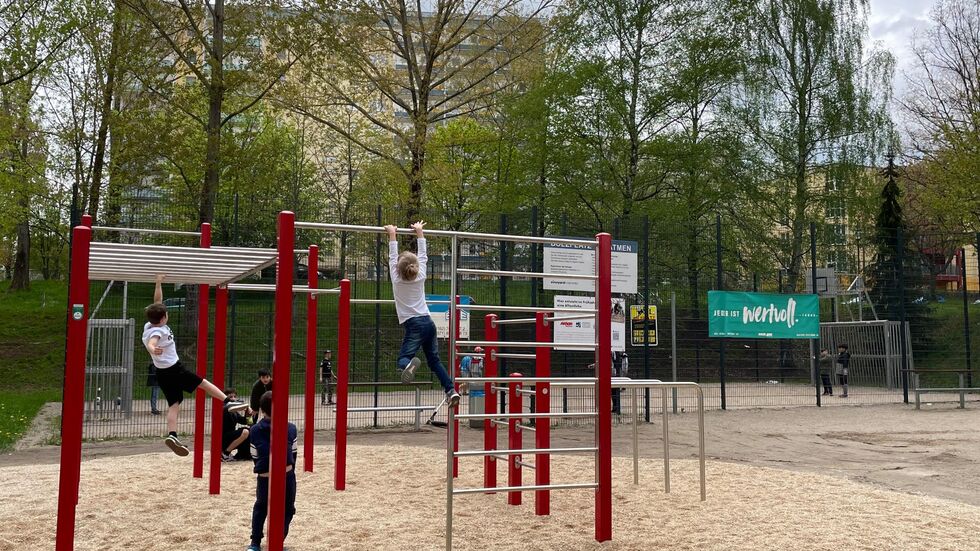 Kinder auf einem Chemnitzer Spielplatz