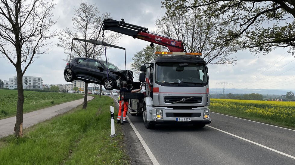 Der Renault ist anscheinend nicht mehr zu reparieren.