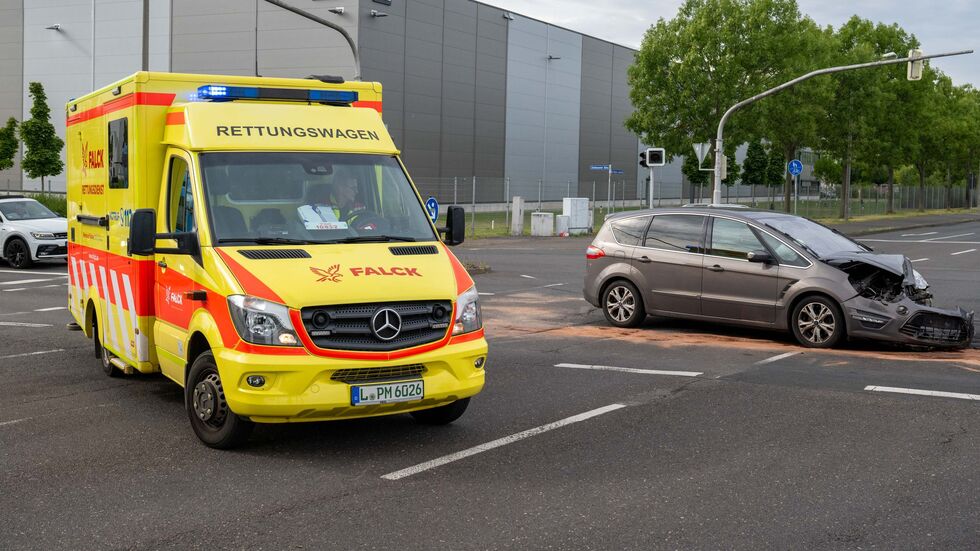 Ein Krankenwagen an der Unfallstelle.