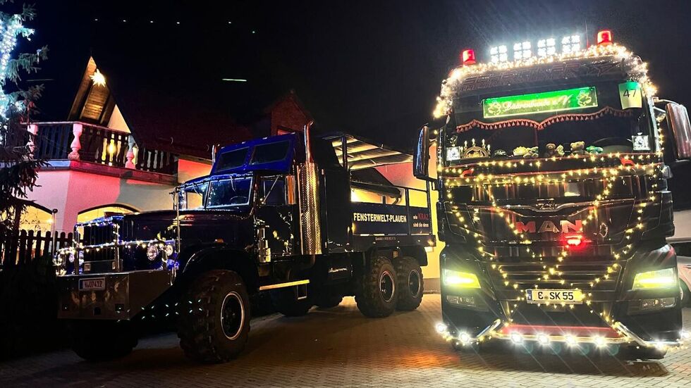 Die Lichterfahrt führt die Parade aus beleuchteten Fahrzeugen durch den gesamten Stadtteil Eckersbach.