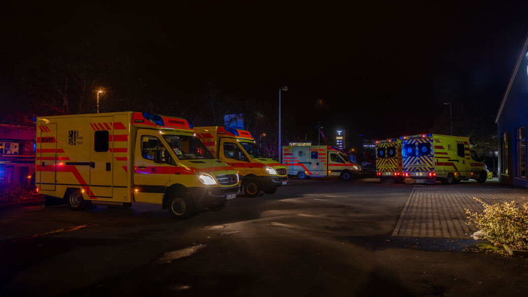 Zahlreiche Einsatzkräfte vor Ort.