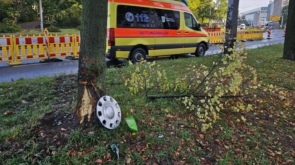Am Morgen nach dem Unfall sind noch die Überreste zu sehen.