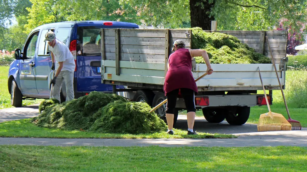 CDU und SPD wollen Garten- und Landschaftsbauer von der Lkw-Maut befreien. Sachsen soll sich beim Bund für eine Änderung einsetzen. CDU und SPD wollen Garten- und Landschaftsbauer von der Lkw-Maut befreien. Sachsen soll sich beim Bund für eine Änderung einsetzen.