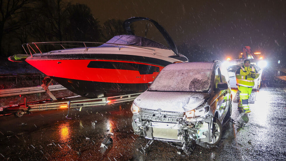 Auslöser für den zweiten Unfall war ein Pkw mit Bootsanhänger.