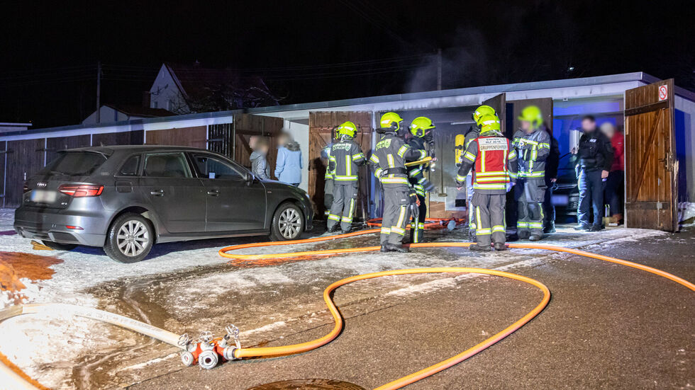 Das Feuer war im hinteren Teil der Garage ausgebrochen.