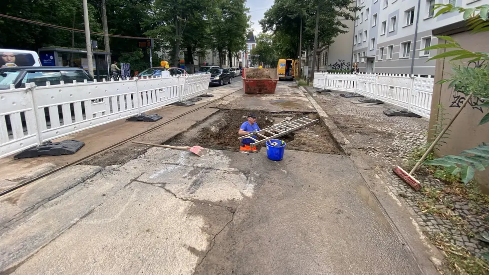 Blick auf die neue Baustelle nach dem Wasserschaden auf der Käthe-Kollwitz-Straße. Blick auf die neue Baustelle nach dem Wasserschaden auf der Käthe-Kollwitz-Straße.