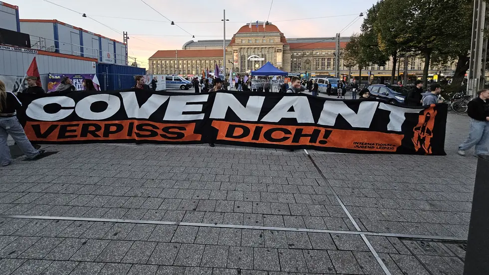 Die Demonstranten hatten eindeutige Plakate dabei. Die Demonstranten hatten eindeutige Plakate dabei.
