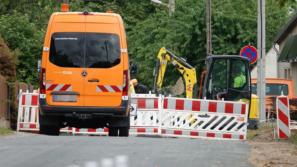 Bei Bauarbeiten in Dresden Weixdorf ist eine Gasleitung beschädigt worden