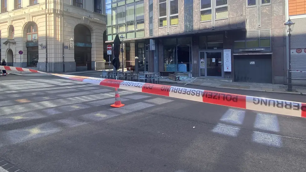 Die Polizei sperrte den Tatort an der Universitätsstraße ab. Die Polizei sperrte den Tatort an der Universitätsstraße ab.