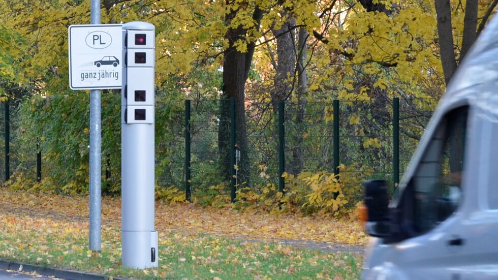 Videoüberwachung - Kamerasäule an der Görlitzer Stadtbrücke