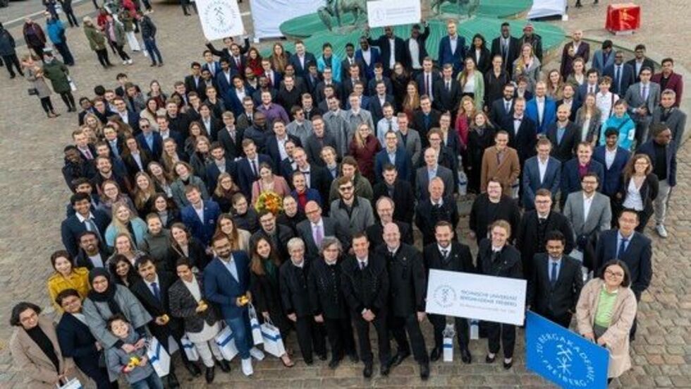 Absolventinnen und Absolventen des Studienjahrs 2021/22 der TU Freiberg. 