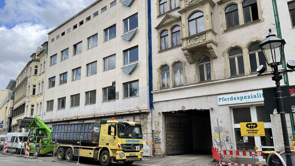 Das Gebäude am Marienplatz rechts neben dem früheren Kaufhaus (Nummer 4) weicht ebenfalls einem Neubau. 