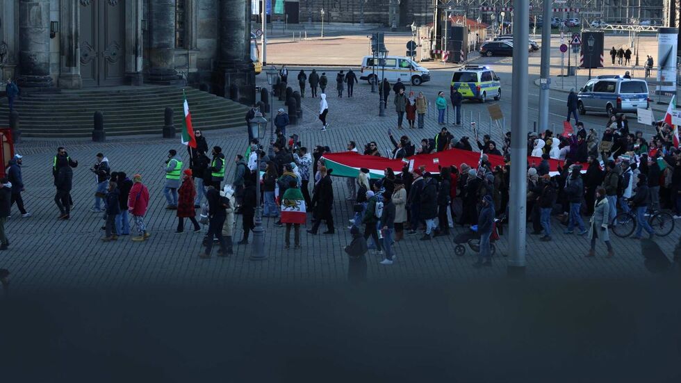 Der Demonstrationszug auf dem Weg zu Frauenkirche.