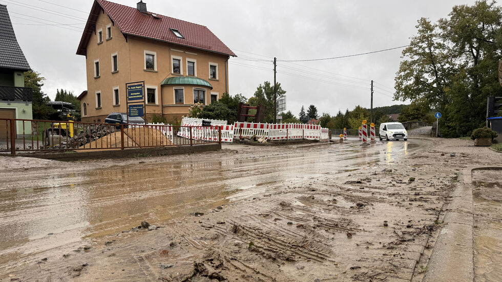 Die Wilthener Straße in Obergurig - eine einzige Schlammpiste.