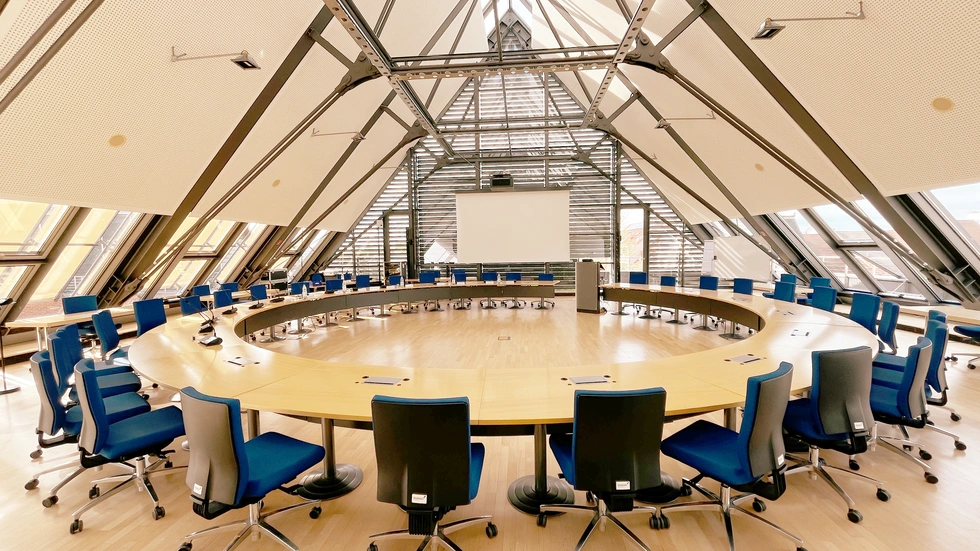 Tagungssaal der Stadtverordnetenversammlung im Senftenberger Rathaus Tagungssaal der Stadtverordnetenversammlung im Senftenberger Rathaus