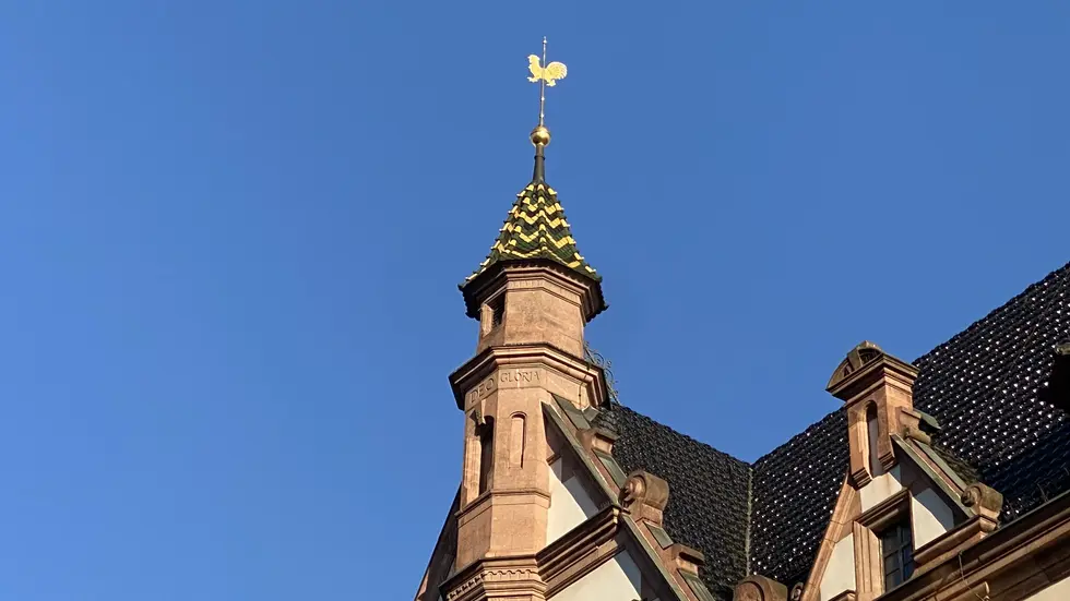 Die Ähnlichkeit der Verzierungen ist klar zu erkennen.
