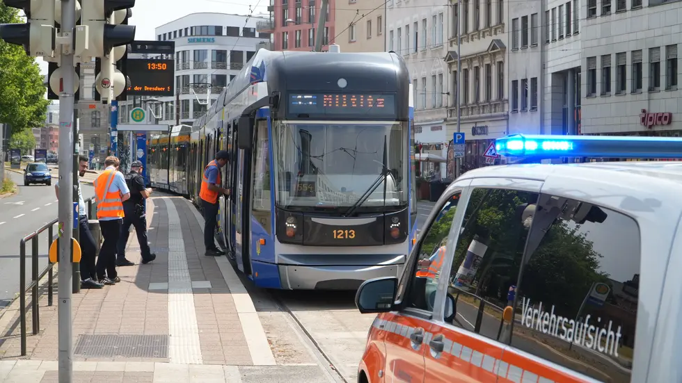In dieser Leipziger Straßenbahn (Linie 15) kam es zu der Auseinandersetzung. In dieser Leipziger Straßenbahn (Linie 15) kam es zu der Auseinandersetzung.