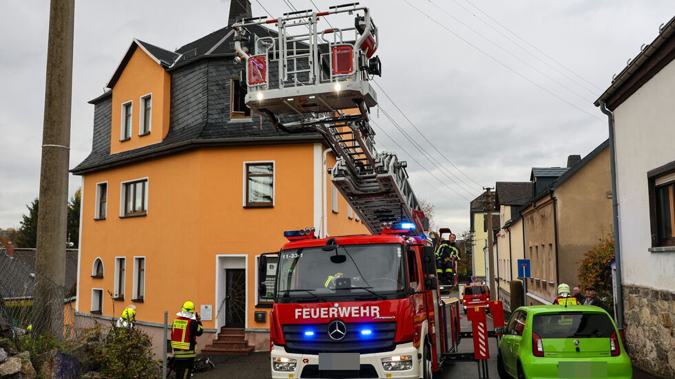 Die Feuerwehr war schnell vor Ort und konnte den Brand löschen. Die Feuerwehr war schnell vor Ort und konnte den Brand löschen.