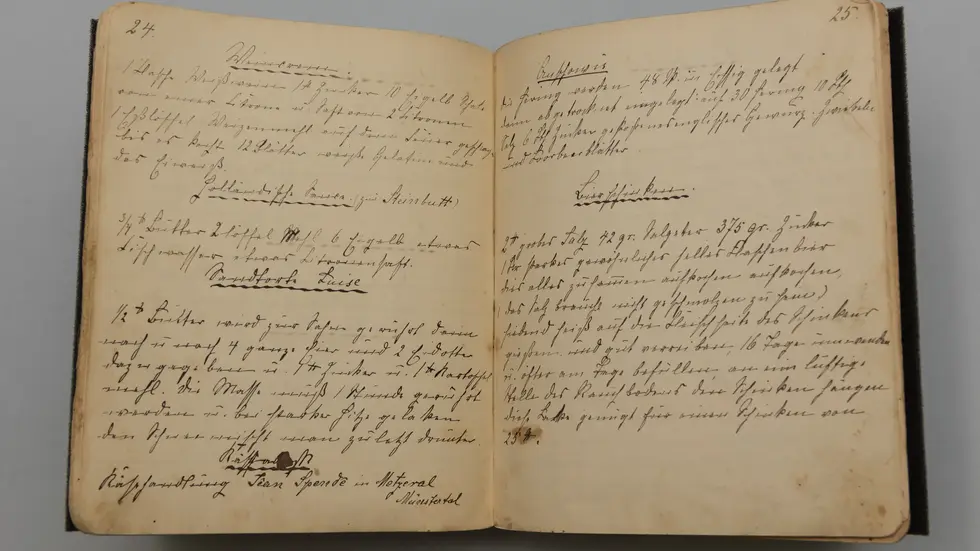 Das handschriftliche Kochbuch von Ursula Winningtons Großmutter Olga aus dem 19. Jh., mit dem sie ihre Kochleidenschaft entdeckte. Das handschriftliche Kochbuch von Ursula Winningtons Großmutter Olga aus dem 19. Jh., mit dem sie ihre Kochleidenschaft entdeckte.