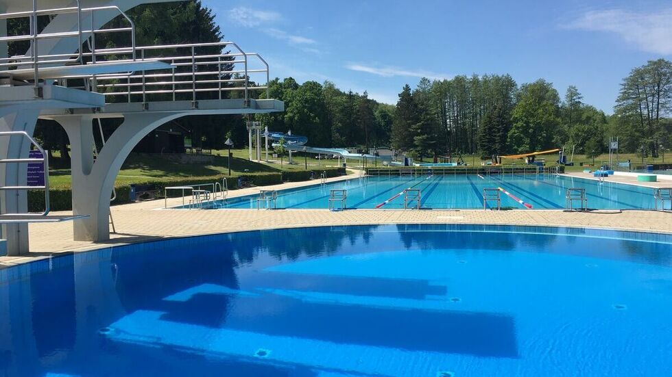 Das Strandbad in Planitz hat täglich von 9 bis 20 Uhr auf. 