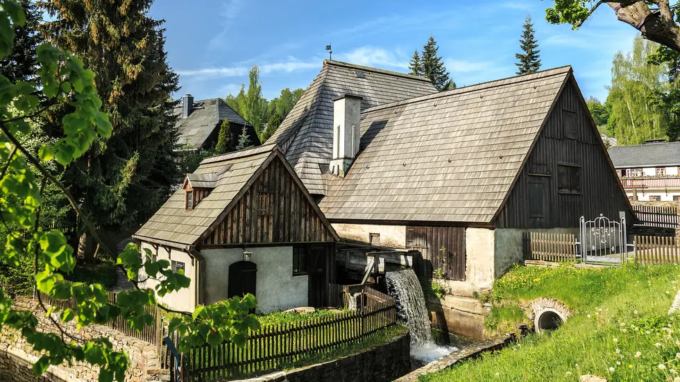 Wahrzeichen und Besuchermagnet im Erzgebirge: Der Frohnauer Hammer.