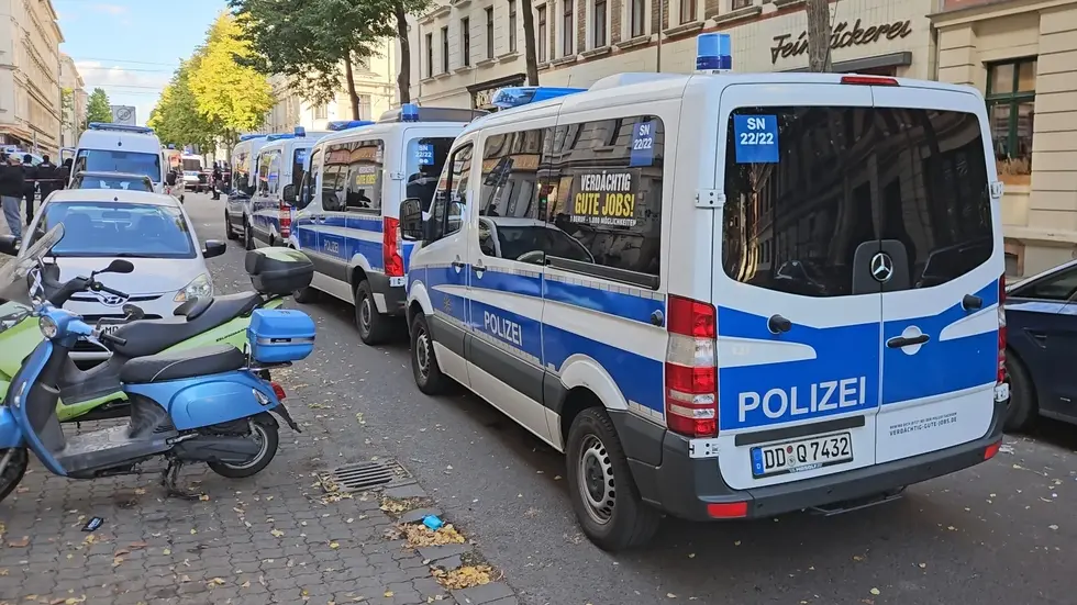 Die Polizei war mit einem Großaufgebot im Einsatz. Die Polizei war mit einem Großaufgebot im Einsatz.