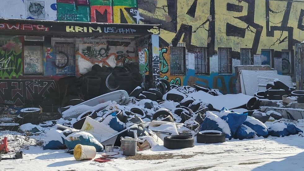 Diese illegale Müllhalde an der Blankenburgstraße wurde am Sonntag über den Mängelmelder angezeigt.