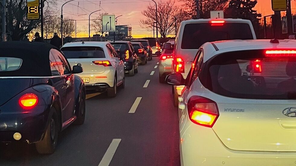 Ein Stauschwerpunkt im Advent: die Marienbrücke, auf der eine Spur gesperrt ist 