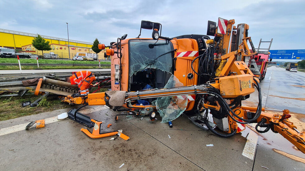 Die zwei Insassen wurden schwer verletzt ins Krankenhaus gebracht. 