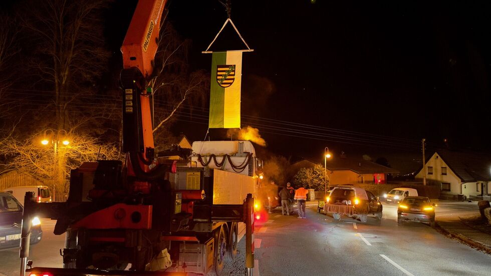 Unternehmer blockieren die Straße in Bernsbach. Unternehmer blockieren die Straße in Bernsbach.