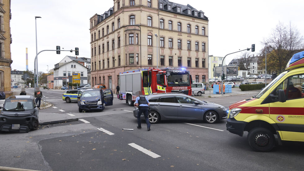 Unfall 2 am Vormittag: Ein Opel krachte mit einem Hyundai zusammen.