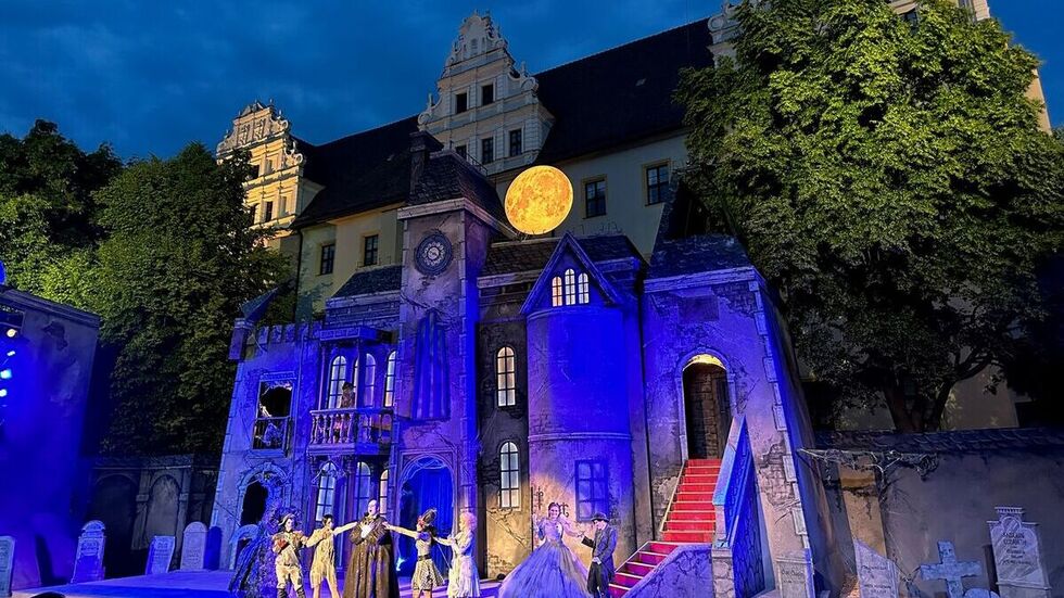 Knapp 1.000 Zuschauer sahen die Premiere des 27. Bautzener Theatersommers.