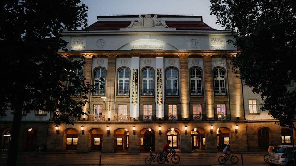 Das Dresdner Schauspielhaus. Hier wird es zur Langen Nacht der Theater ebenfalls Veranstaltungen geben. (Archivbild)