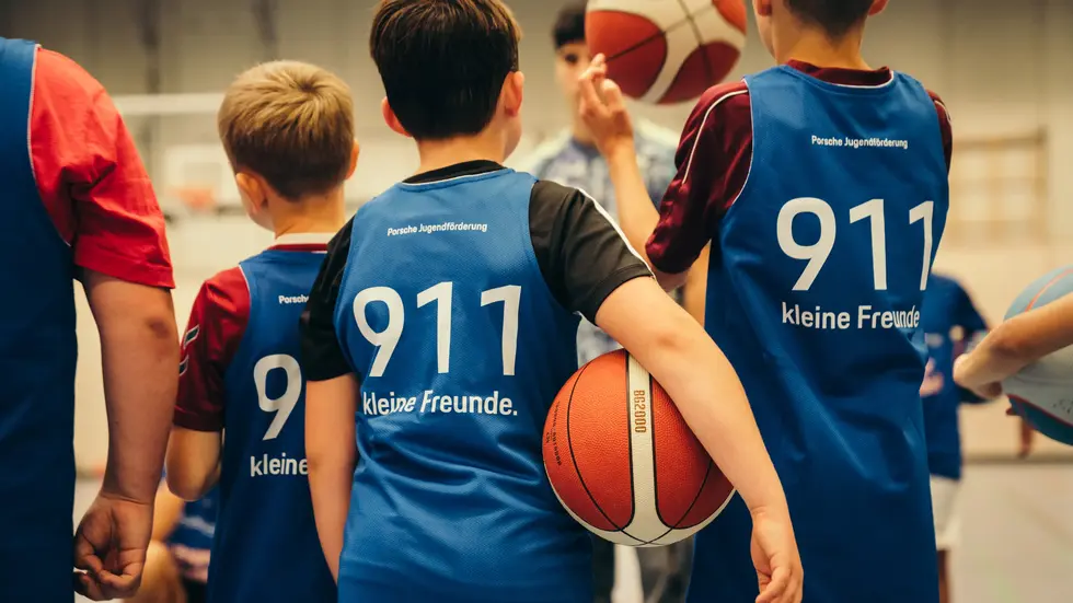 Der Autobauer sponsert zum Beispiel die Trikots von Leipziger Jugendmannschaften.