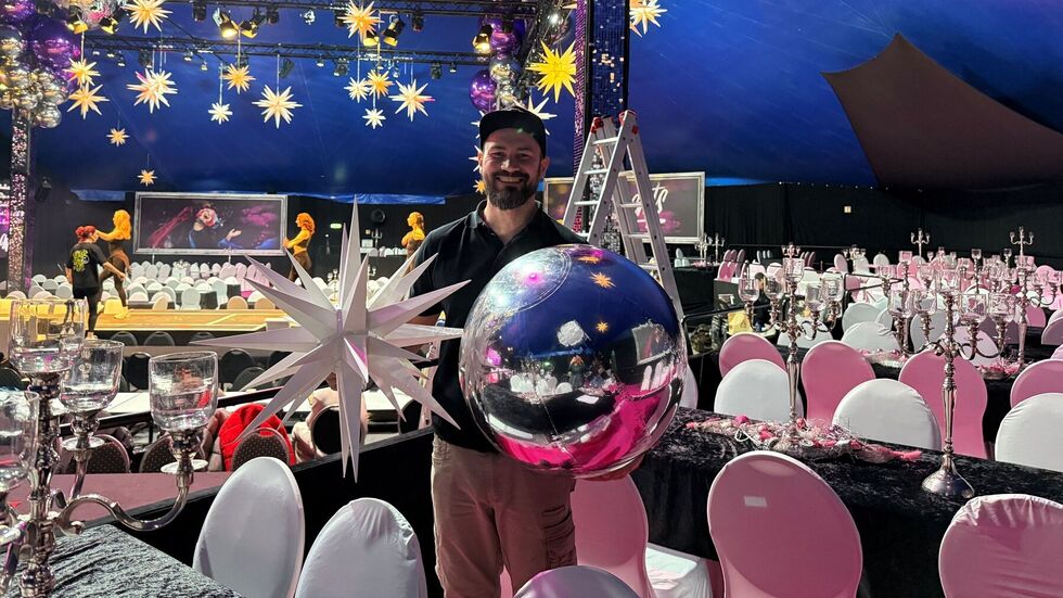 Die Koordinierung des Aufbaus liegt in den Händen von Christian Saß, Produktionsleiter beim Veranstalter First Class Concept Die Koordinierung des Aufbaus liegt in den Händen von Christian Saß, Produktionsleiter beim Veranstalter First Class Concept