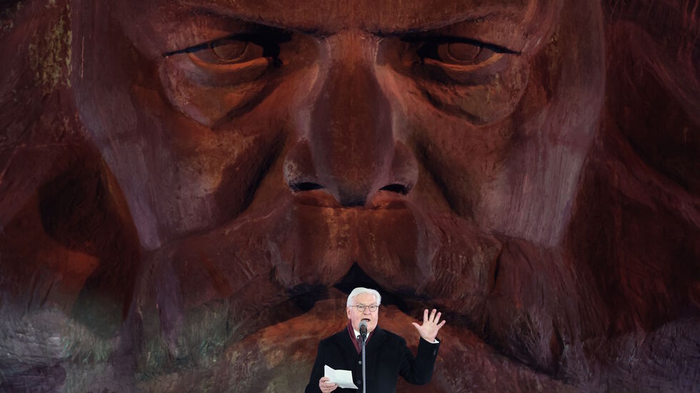 Steinmeier unterm Nischel: "Chemnitz und die Region werden im Scheinwerferlicht stehen, und ganz Europa schaut zu." 