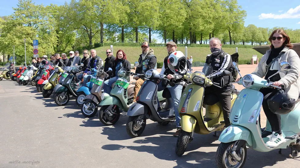 Beim großen "Anrollern" im April waren sowohl die Vespa Freunde Leipzig als auch Vespassione aus Zwickau dabei!