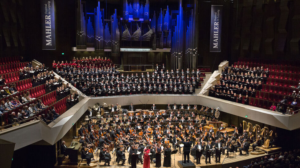 Das Festival geht mit einem Auftritt des Gewandhausorchesters unter Leitung von Andris Nelsons zu Ende - mit einer Aufführung der 8. Sinfonie Mahlers und mehr als 400 Mitwirkenden.