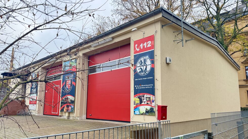 Die Notfallmeldestellen befinden sich ab Januar in allen Gerätehäusern der 14 Freiwilligen Feuerwehren. Im Bild: Feuerwehr Zwickau-Mitte Die Notfallmeldestellen befinden sich ab Januar in allen Gerätehäusern der 14 Freiwilligen Feuerwehren. Im Bild: Feuerwehr Zwickau-Mitte