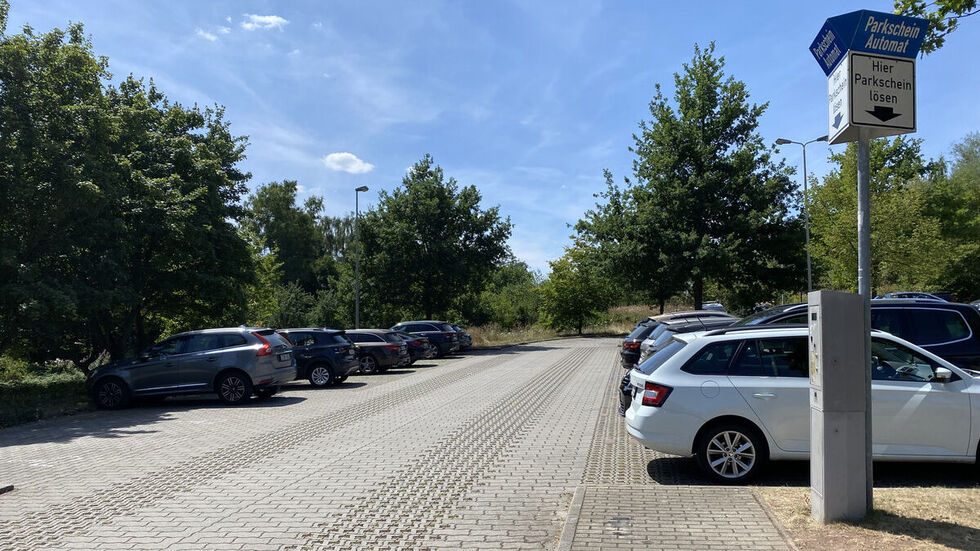 Die Gebühren auf dem Parkplatz am Strandbad Planitz haben sich seit Monatsanfang verdoppelt. 