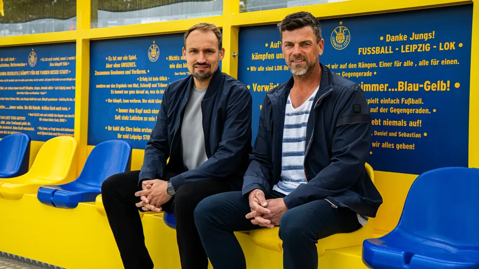 Schon mal warmsitzen: Loks neuer Cheftrainer Torsten Ziegner (re.) mit Sportdirektor Toni Wachsmuth.