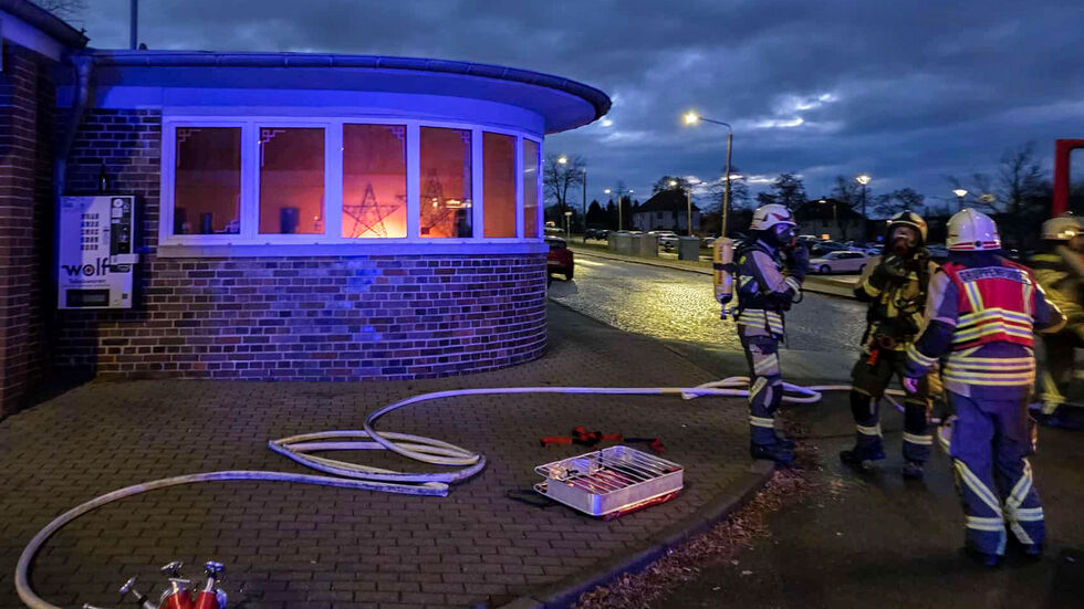 Der Feuerschein war von außen zu sehen.