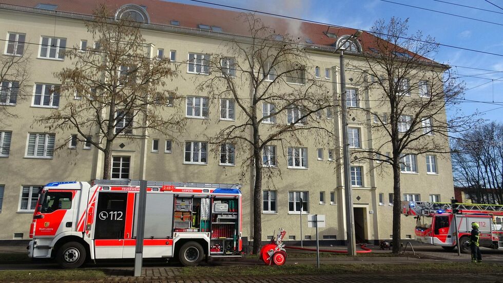 Die Feuerwehr am Brandhaus.