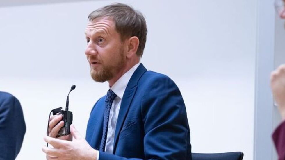 Michael Kretschmer bei einer Podiumsdiskussion in Dresden