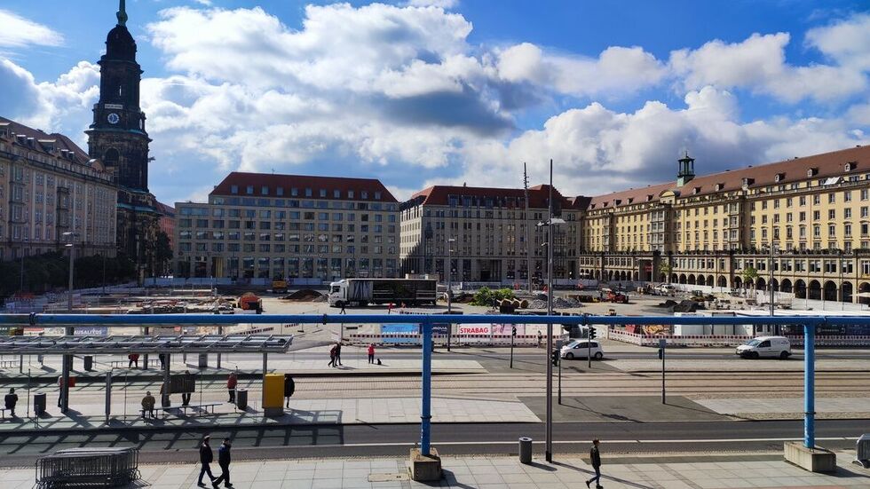 Die Sanierungsarbeiten für den Altmarkt sollen im Oktober abgeschlossen sein. (Archivbild vom September 2022)