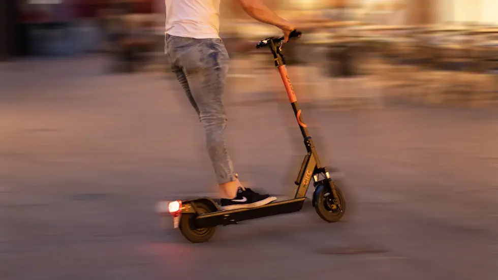 Ein E-Scooter-Fahrer ist in Chemnitz mit 2,78 Promille gestoppt worden. Gegen ihn wird wegen Trunkenheit im Verkehr ermittelt. Ein E-Scooter-Fahrer ist in Chemnitz mit 2,78 Promille gestoppt worden. Gegen ihn wird wegen Trunkenheit im Verkehr ermittelt.